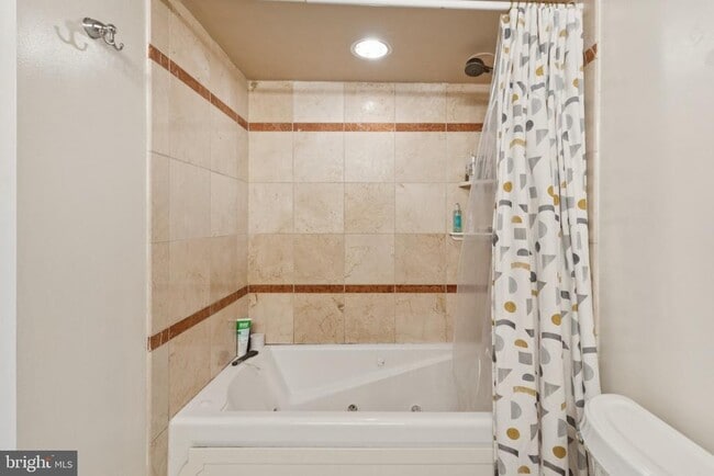 Building Photo - 1420 Locust St