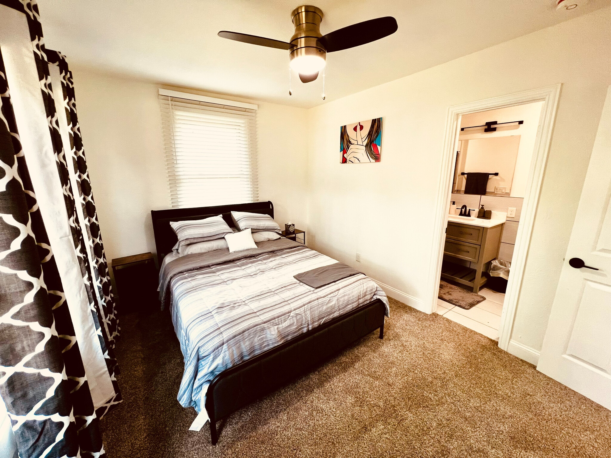 Building Photo - Room in House on W Brooklyn Ave