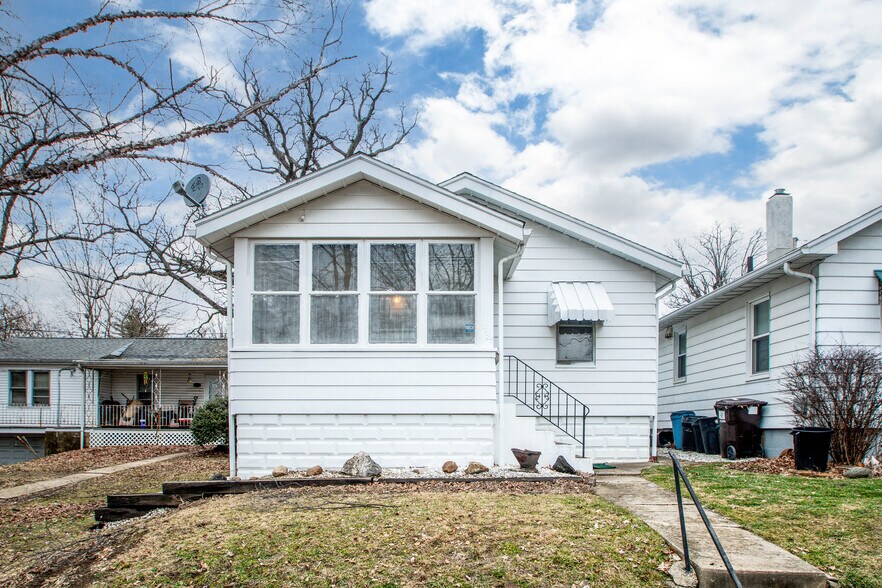 Building Photo - 1127 E Corrington Ave