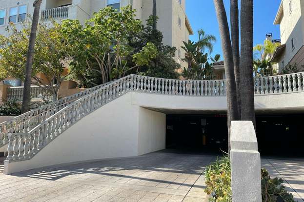 Building Photo - 640 Camino De La Reina