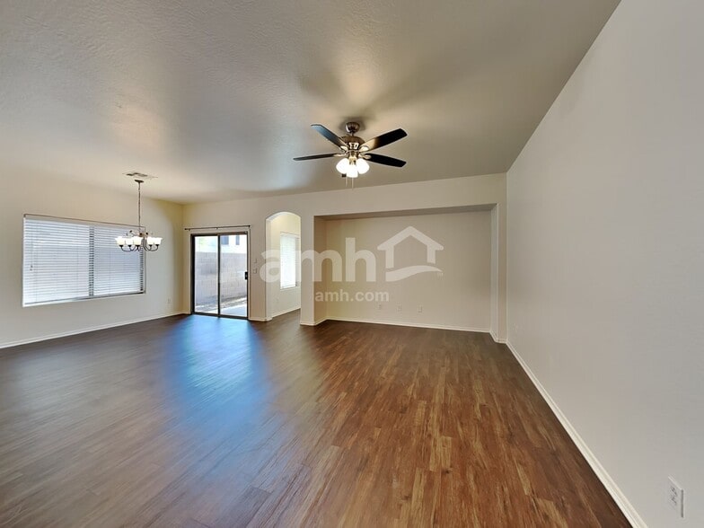 Building Photo - 10121 W Luxton Ln