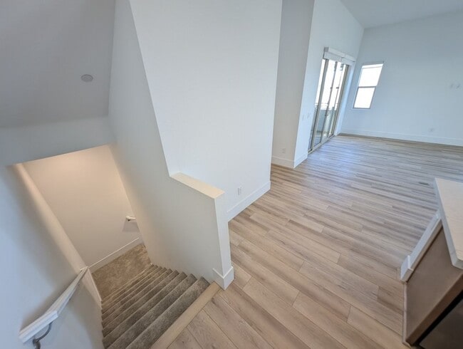 Building Photo - 675 Agate Bridge St