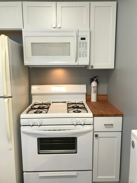 Building Photo - 4204 Woodvale Dr