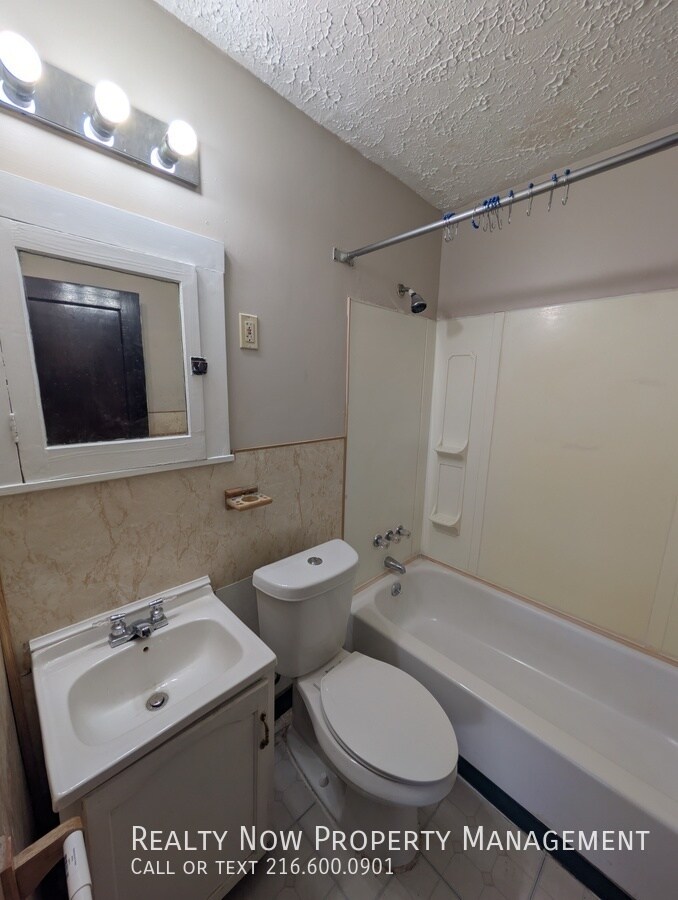 Building Photo - 3431 W 91st St