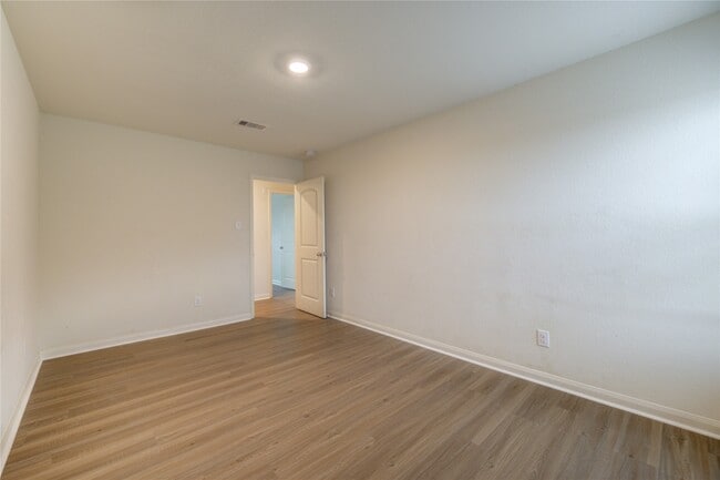 Building Photo - 3001 Iron Woods Dr