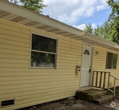 Building Photo - 2 Bedroom | 1 bath - Remodeled Unit Locate...