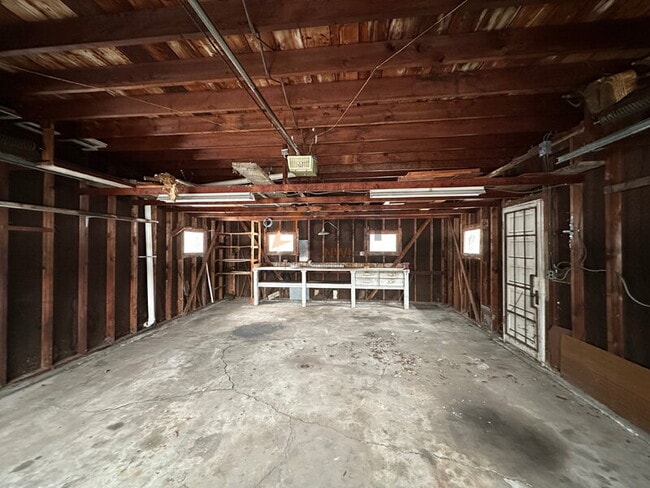 Building Photo - 202 E 68th Pl