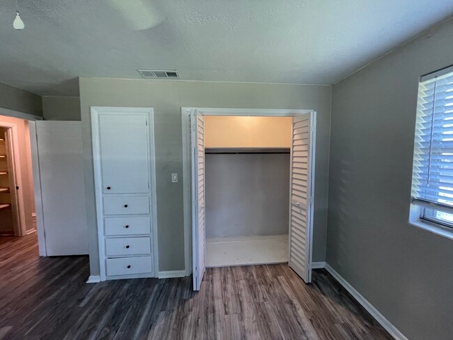 Bedroom 2 closet and built in dressor - 1720 Fireman Dr
