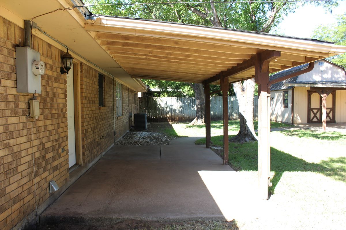 Covered Back Porch - 1413 Center Dr