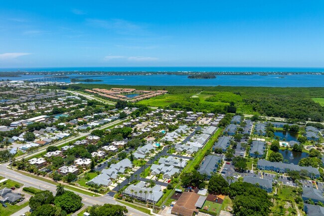 Building Photo - 470 9th Pl