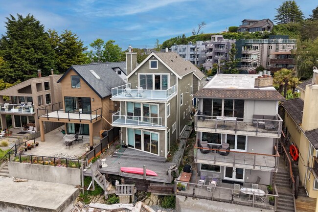 Building Photo - 3221 Alki Ave SW