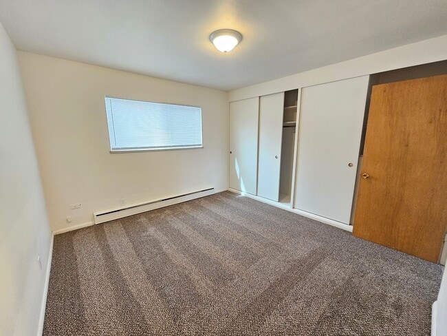 Building Photo - Newly Renovated One Bedroom Apartment- FREE rent for the month of July!