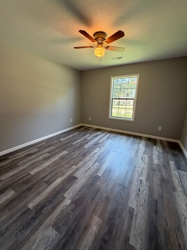 Building Photo - 100 Blue Star Ln