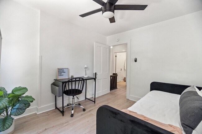 Building Photo - Renovated Historic Townhome — 2BR, 1,000 Sq Ft, West Central