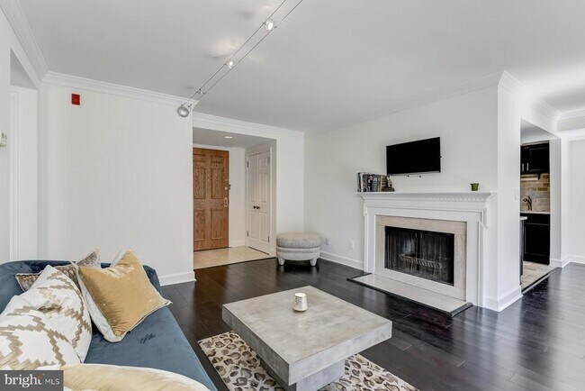 Building Photo - 1080 Wisconsin Ave NW