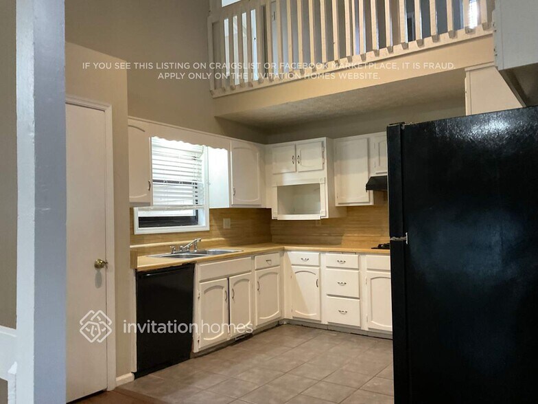 Building Photo - 4745 N View Rd NW