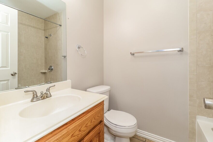 Building Photo - 7917 Val Verde Dr
