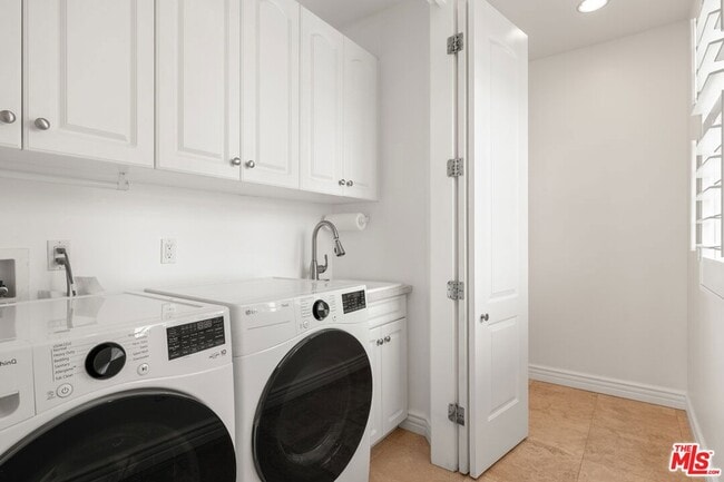 Building Photo - 6416 W 83rd St