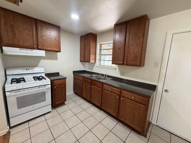 Building Photo - North-Shreveport Home Move-In Ready