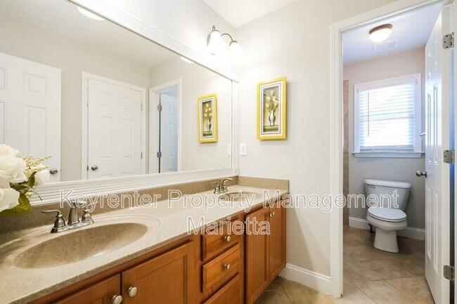Building Photo - 3356 Renfro St