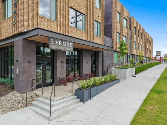 Building Photo - 1090 Haysboro Ave