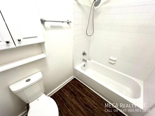 Building Photo - 300 E Park Ave