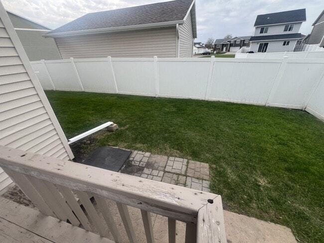 Building Photo - 4202 Estate Dr S