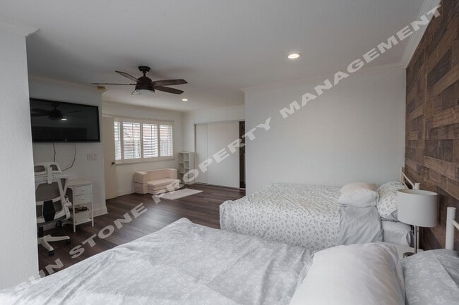 Building Photo - Luxury 4 Bed 3 bath