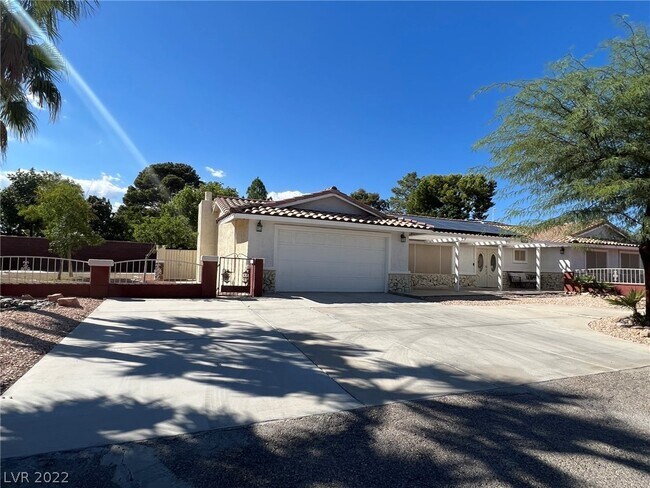 Building Photo - 2121 Rosanna St