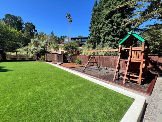 Building Photo - SPACIOUS FOUR BEDROOM TWO AND HALF BATH CH...