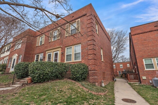 Building Photo - 2601 16th St S