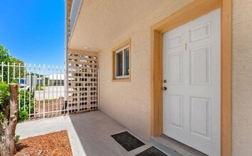 Building Photo - 211 Circle Dr