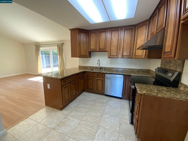 Building Photo - 315 Cindy Ct