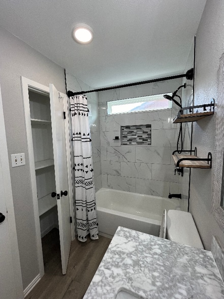 Building Photo - 837 Orleans Dr