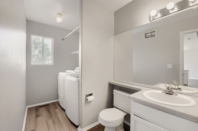 Building Photo - 5632 Marabou Way