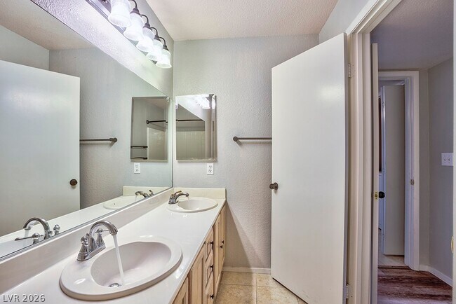 Building Photo - 3128 Tarpon