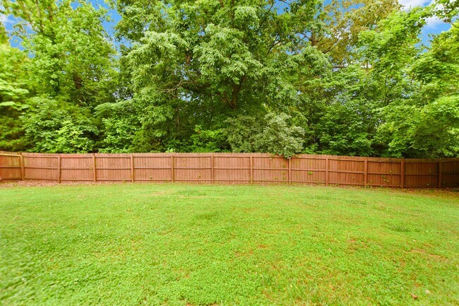 Building Photo - Dog Friendly Three Bedroom with Bonus!