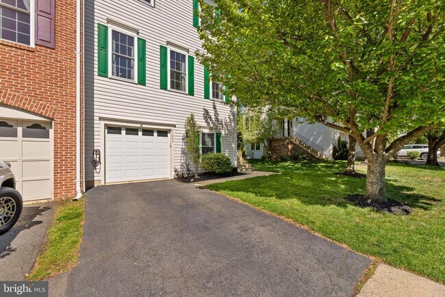 Building Photo - 21622 Monmouth Terrace