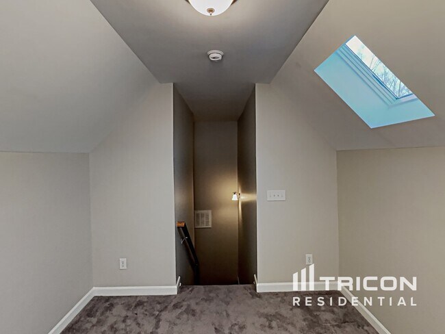 Building Photo - 4586 Woodway Dr