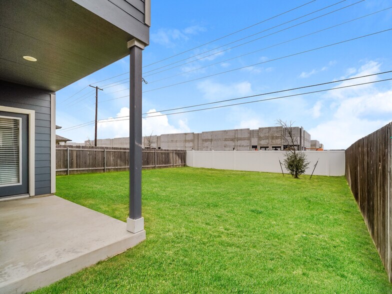 Building Photo - 2713 Brogan Crk