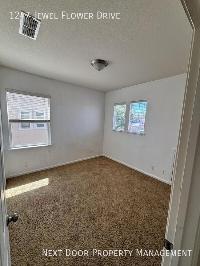 Building Photo - 1247 Jewel Flower Dr