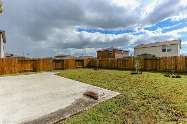 Building Photo - 914 Canyon Hill Ln