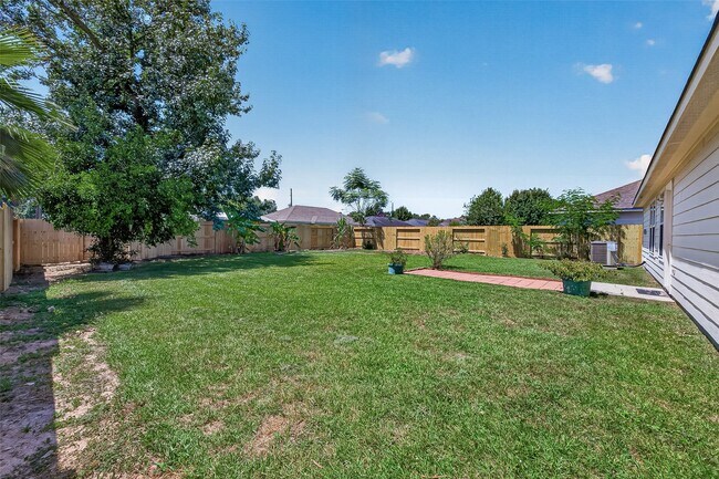 Building Photo - 16200 Sun View Ln