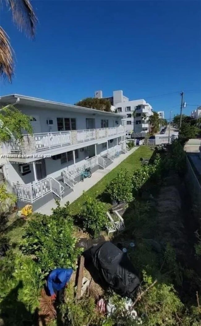 Building Photo - 7600 Dickens Ave