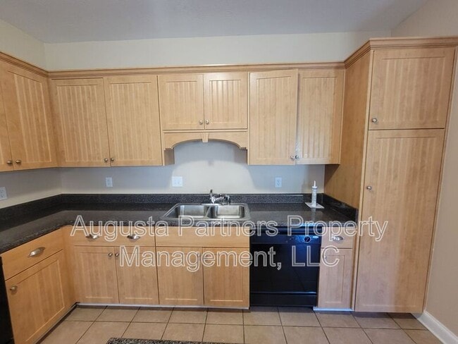 Building Photo - 420 Bowen Falls