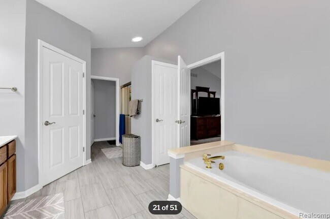 Building Photo - 47643 Ashford Dr S
