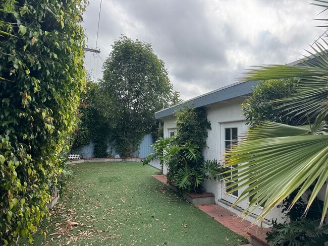 Building Photo - Exquisite Family Home