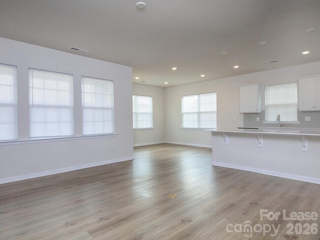 Building Photo - 161 White Apple Wy