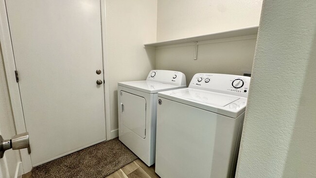 Building Photo - Beautiful Single Story Home Ready for Immediate Move-In