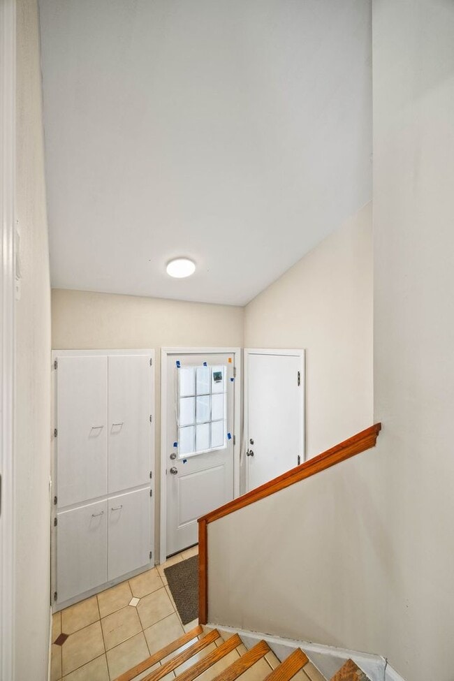 Building Photo - 246 Miller Ave